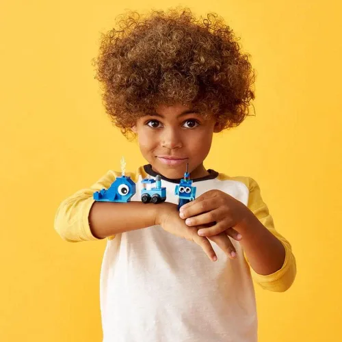 Miniatura 6 de LEGO Classic Creative Blue Bricks 11006 - Juego de iniciación de juguetes de construcción para niños con ladrillos azules para inspirar el juego