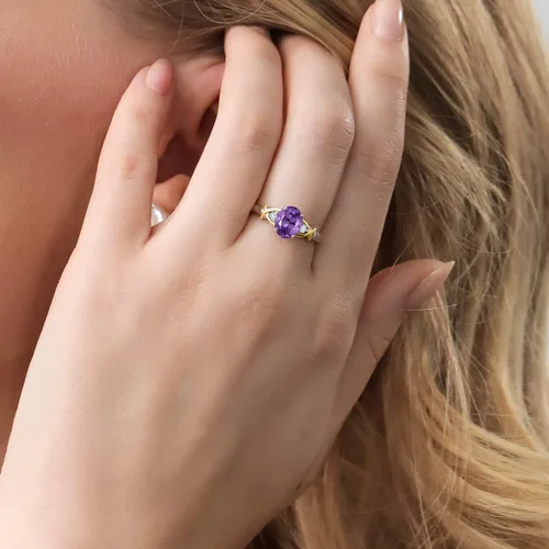 Miniatura 132 de Anillo de compromiso de oro amarillo de 10 quilates y plata 925 con piedra natal y diamantes cultivados en laboratorio para mujer, ovalado de 0.315