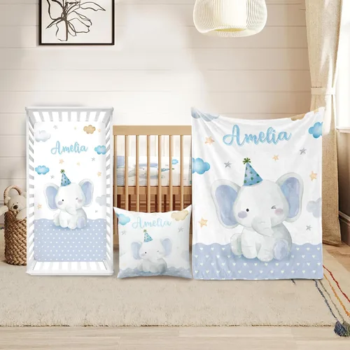 Miniatura 24 de Juego de ropa de cuna personalizado Duckbe - Diseño de oso con nombre personalizado para guardería de bebé, juego de 3 piezas - Manta suave