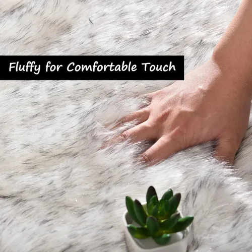 Miniatura 5 de Goolela Alfombra mullida de piel sintética de 2 x 6 pies para dormitorio, color blanco con puntas grises, alfombra de piel de oveja sintética