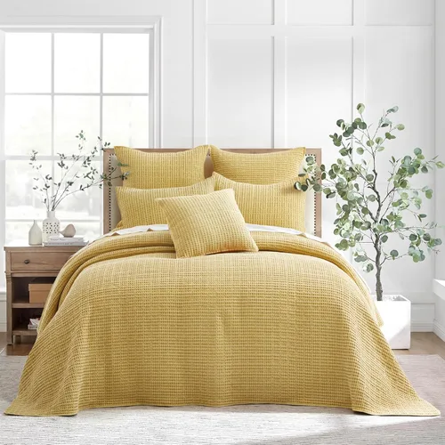 Levtex Home Mills Waffle - Juego de edredón acolchado tamaño Queen, algodón de punto gofre, edredón de 106 x 106 pulgadas, funda de 26 x 20 Ocre