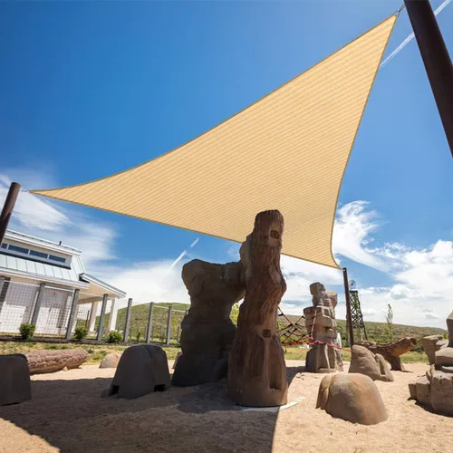 Toldo tipo vela triangular de 5 x 5 x 5 pies, color beige, toldo pantalla de tela de refugio con 95% de bloqueo UV, para patio exterior y jardín