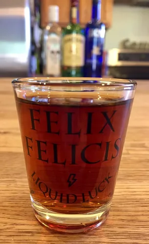 Felix Felicis - Vaso de chupito líquido inspirado en Harry Potter, regalos para adultos, vasos de chupito geniales para hombres y mujeres, 1.75 onzas