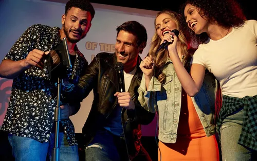 Miniatura 5 de Singing Machine SingCast MAX - Máquina de karaoke con Bluetooth y video casting, altavoz de fiesta, micrófono, 22 efectos de voz, corrección