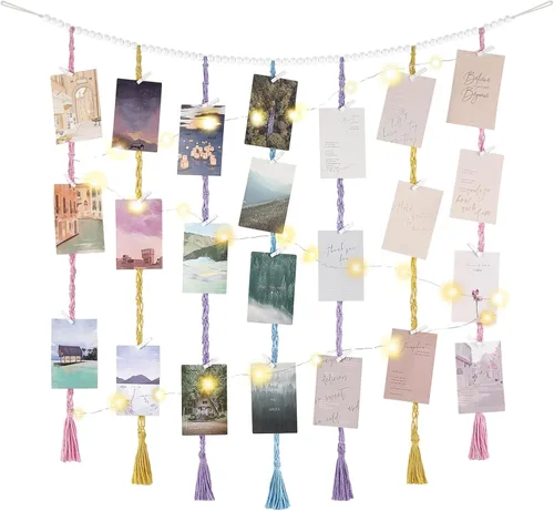 Mkono Exhibidor Colgante de Fotos de Macramé Decoración de Pared con Luces de Cadena, Guirnalda de Cuentas de Madera Boho Portamarcos de Tarjetas de