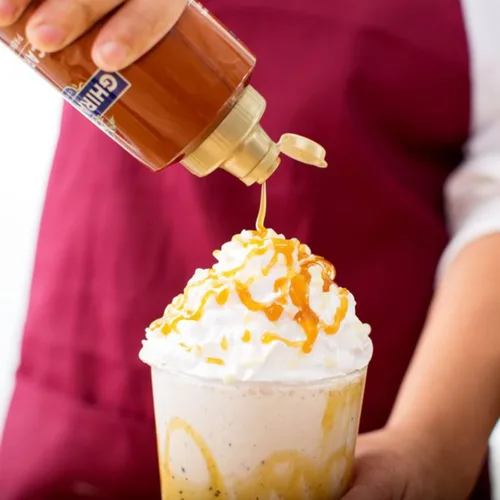 Miniatura 6 de Ghirardelli Salsa de caramelo, botella exprimible de 16 onzas (paquete de 2) con cuchara de barista estampada Ghirardelli