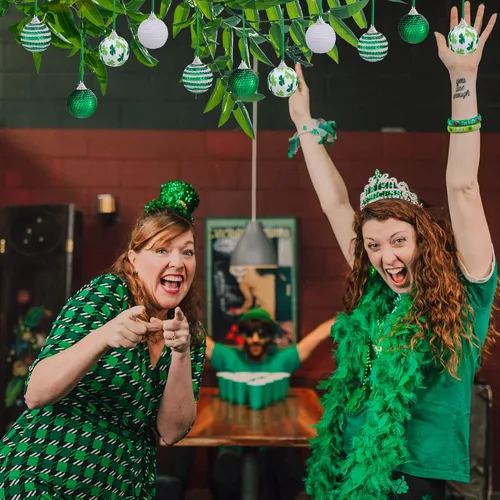 Miniatura 7 de Bolas colgantes de lentejuelas para el día de San Patricio, adorno de bola de trébol irlandés con purpurina de 1.96 pulgadas, bola colgante