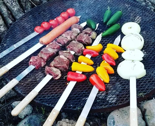 Miniatura 8 de G & F Products Brochetas para barbacoa, pinchos planos de acero inoxidable de 23 x 5/8 pulgadas con asas de madera, juego de 8 piezas con bolsa