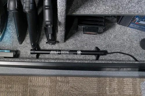 Miniatura 2 de LOCKDOWN Deshumidificador GunSaver con diseño delgado y de perfil bajo, fácil instalación y operación simple para control de humedad de bóveda