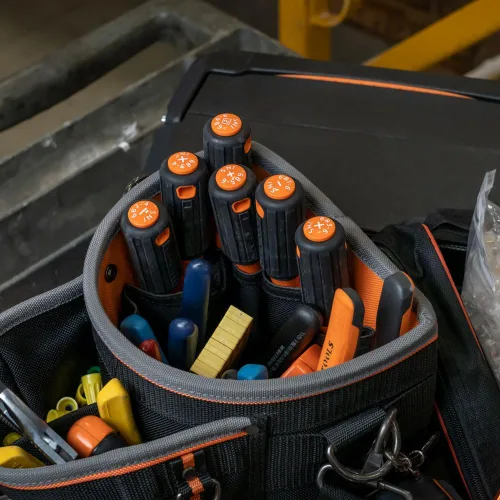 Miniatura 3 de Klein Tools 85076INS Juego de destornilladores aislados, fabricado en EE. UU., cuenta con destornilladores eléctricos de 1000V, (3) puntas Phillips