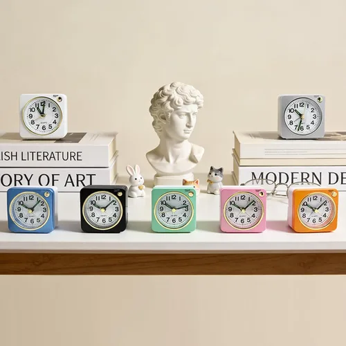 Miniatura 8 de Lamisola Mini reloj despertador de viaje, reloj despertador analógico de batería pequeña, relojes de mesita de noche para dormitorios, decoración