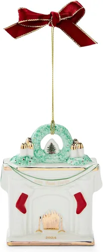 Spode Adorno de chimenea para árbol de Navidad, primer hogar - Repisa festiva con medias, corona verde y acogedora escena de fuego, decoración