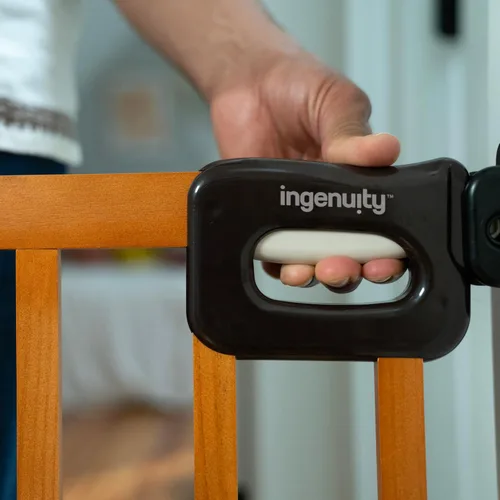 Miniatura 5 de Summer Infant Escalera de lujo fácil de asegurar puerta de seguridad para mascotas y bebés, 30 pies a 48 pies de ancho, 32 pies de alto, instalar