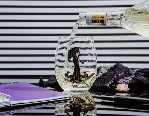 Miniatura 3 de Silver Buffalo Addams Family Wednesday Little Storm Cloud - Vaso de vino sin tallo, vaso para cócteles, capacidad para 20 onzas