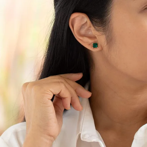 Miniatura 5 de Peora Aretes de tuerca de esmeralda de oro amarillo macizo de 14 quilates para mujer, solitario clásico, corte de princesa hipoalergénico, 0.236