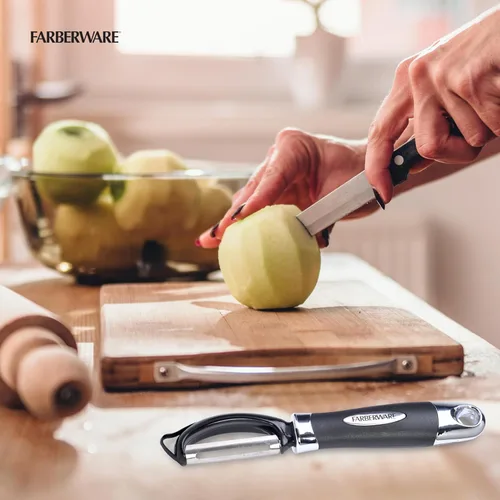 Miniatura 6 de Farberware Euro Peeler, un esencial de cocina para pelar rápida y fácilmente productos, chocolate, quesos y más. Cuenta con agujero para colgar