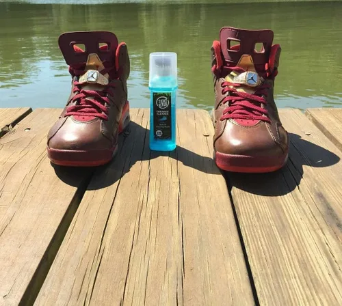 Miniatura 4 de Tight Wipes Limpiador de zapatos deportivos ajustados (parte superior con cepillo integrado) para todos los zapatos y tenis. Elimina la suciedad
