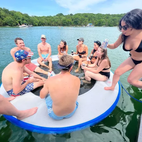 Miniatura 8 de Hamaca de agua inflable con malla Anillo flotante redondo de 8 pies para lago, barco, océano, piscina y balsa de río, tumbona de isla