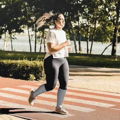 Miniatura 3 de FEYHAY Calcetines de compresión de cobre de talla grande (3 pares) de circulación de 20-30 mmHg es el mejor atlético y diario para hombres y mujeres