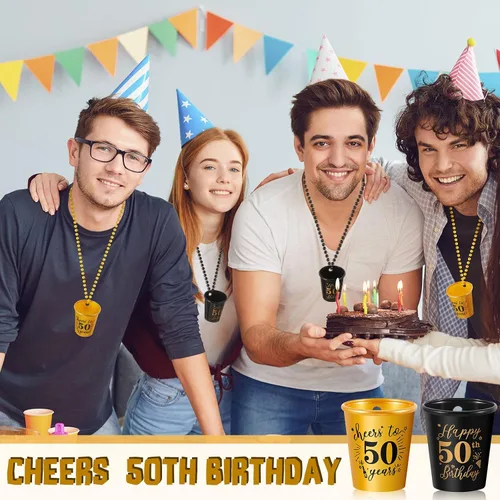 Miniatura 5 de Sureio 24 piezas de 50 cumpleaños regalos de fiesta de chupito collares tazas a granel para mujeres, hombres invitados, tazas de plástico dorado