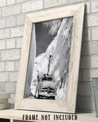 Miniatura 7 de Foto vintage del cañón de la nieve – Mujeres y coche clásico en escena de esquí 11 x 14 pulgadas sin marco – Arte de pared de esquí retro en blanco