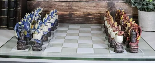 Miniatura 2 de Ebros Gift Coloridos lados rojos y azules pintados a mano de fantasía medievales de fantasía de mazmorras y dragones, piezas de ajedrez de resina