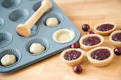 Miniatura 2 de Fox Run Molde acanalado para tartas, 12 cavidades, antiadherente preferido, 10.5 x 14 x 1 pulgadas