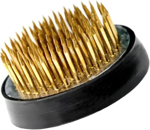 Rana floral con pin de cobre Ikebana Kenzan con soporte para arreglo floral con base de plomo y goma (40mm/1.57 pulgadas)
