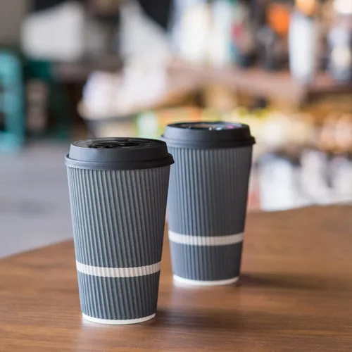 Miniatura 6 de Tazas de café desechables con tapas, taza de café de 16 onzas (paquete de 70). Las tazas de viaje grandes mantienen la forma con bebidas frías