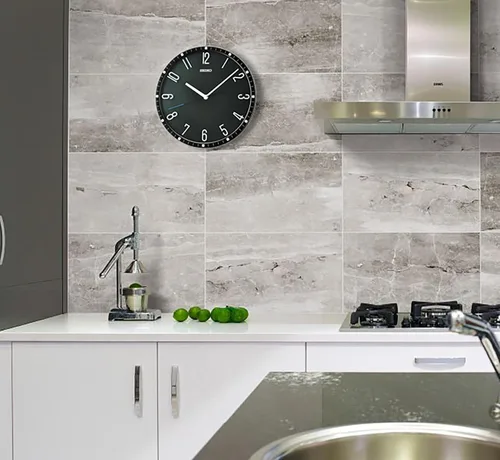 Miniatura 6 de SEIKO QXA818KRH Reloj de pared con estampado de vidrio sin tictac, negro, 12 pulgadas