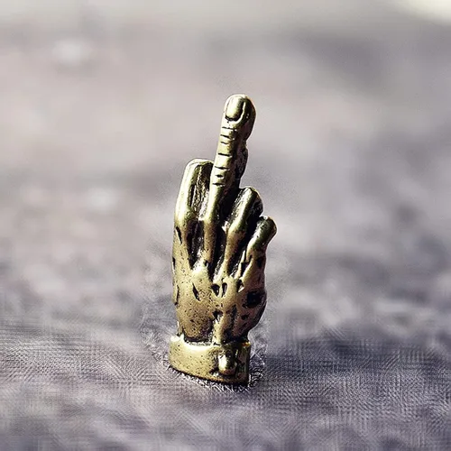 Miniatura 3 de Estatua erecta de mano de latón con dedo medio, estatua de bolsillo de mano de cobre, decoración de escritorio para el hogar