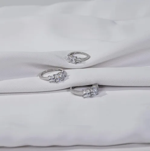 Miniatura 5 de Tienda Collection Platinum or Gold Plated Sterling Silver Princess-Cut 3-Stone Ring made with Infinite Elements Zirconia
