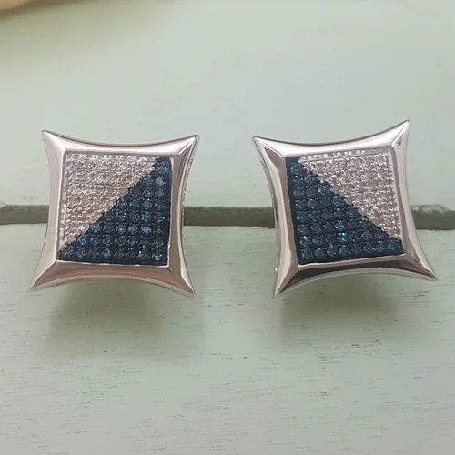 Miniatura 3 de Dazzlingrock Collection Pendientes de tuerca redondos de 0,38 quilates con forma de cometa de micro pavé de diamante blanco y azul