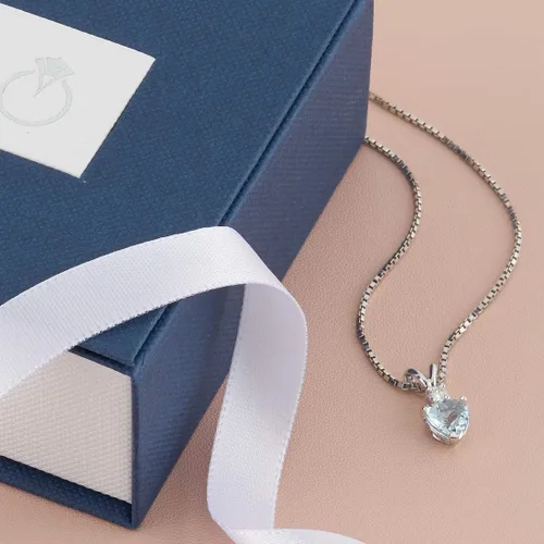 Miniatura 5 de Dije de diamante aguamarina de 0,75 quilates y oro blanco de 14 quilates, con forma de corazón.