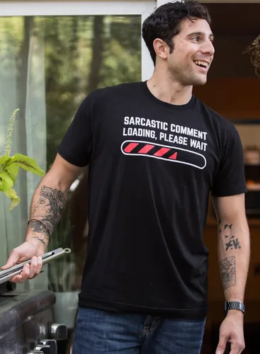 Miniatura 5 de Comentario Sarcástico en inglés Cargando Por Favor Espere divertido humor sarcástico para hombres y mujeres en una camiseta.