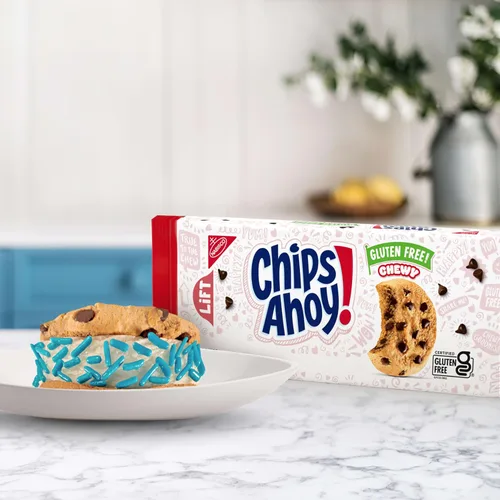Miniatura 9 de CHIPS AHOY! Galletas masticables sin gluten con chispas de chocolate fudgy, 9.75 oz