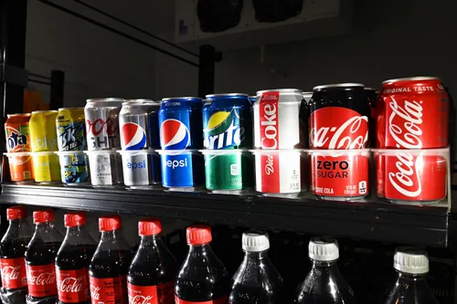 Miniatura 3 de Display Technologies Visi-Slide - Organizador alimentado por gravedad para bebidas de anillo bajo de 12/16 onzas en estantes planos y angulados