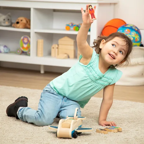 Miniatura 5 de Melissa & Doug Juego de avión de madera con 4 figuras de juego y 4 maletas