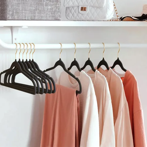 Miniatura 9 de ManGotree Perchas de terciopelo con gancho dorado giratorio de 360°, perchas de fieltro antideslizantes para trajes, colgador de ropa ultra delgado