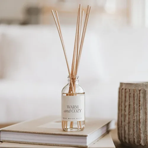 Miniatura 4 de Sweet Water Decor Juego de difusor de varillas cálido y acogedor, difusor perfumado de otoño e invierno, naranja, canela, clavo y pino, difusor