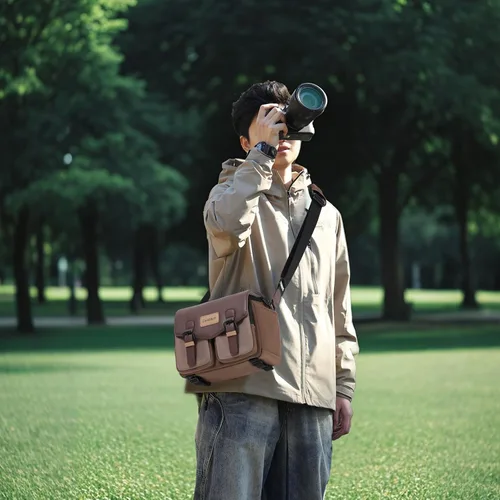 Miniatura 9 de Cwatcun - Bolso bandolera impermeable para cámara con tapa, maletín cruzado para hombro con soporte para trípode, bolso de fotografía para viajes