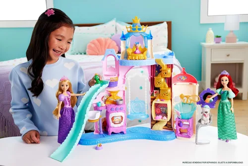 Miniatura 2 de Mattel Set de juego de castillo de mascotas de princesas Disney con 7 áreas de juego, 3 amigos animales, muebles y 17 accesorios, palacio