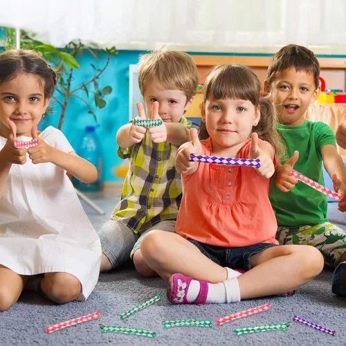 Miniatura 5 de Syhood 12 trampas chinas para dedos de bambú para niños y adultos, juguete para masticar pájaros, picador de forrajería, juguetes divertidos