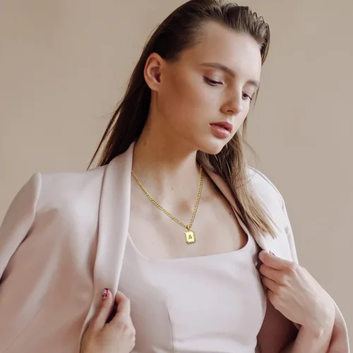 Miniatura 2 de Collares con inicial de oro para mujer, collar con letras para mujeres y niñas, collar rectangular con monograma de letras, chapado en oro de 18