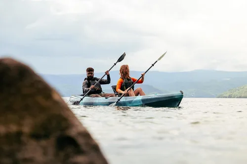 Miniatura 7 de Perception Tribe 13.5 - Kayak tándem sentado en la parte superior para diversión completa, almacenamiento trasero grande con amarres Dapper