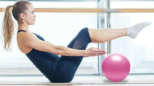 Miniatura 4 de Pelota de pilates pequeña de 9 pulgadas con pipeta inflable para estabilidad, barra de pilates, yoga, entrenamiento central y terapia física