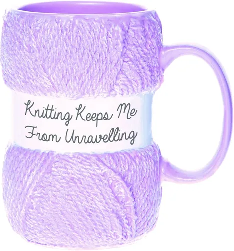 Boxer Gifts "Knitting Keeps Me From Unraveling" Taza de punto novedosa | Color rosa claro con detalles realistas de hilo | Regalo increíble para