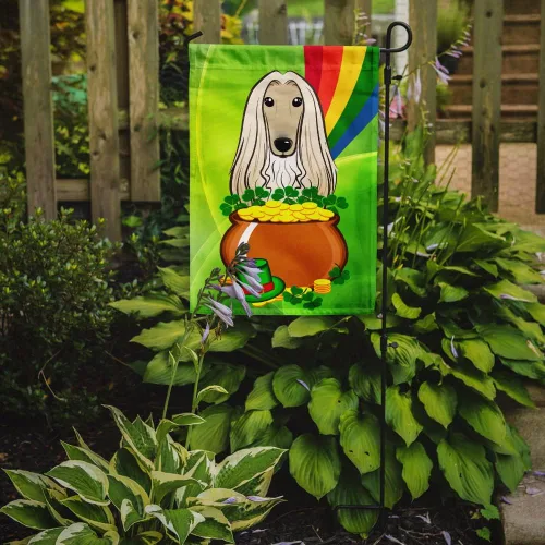 Miniatura 2 de Caroline's Treasures BB1988GF - Bandera decorativa para el jardín del día de San Patricio, diseño de perro afgano para patio, jardín, jardín