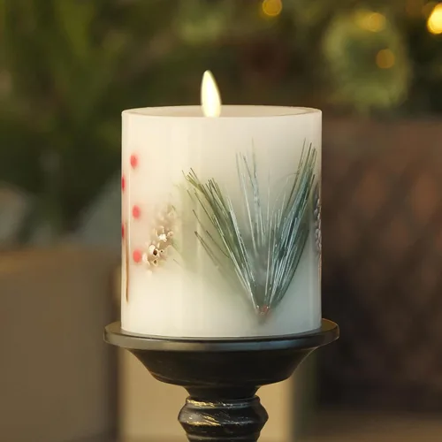 Miniatura 2 de Luminara Vela LED sin llama incrustada, bayas de pino de 3.5 x 4.5 pulgadas, pilar de llama móvil, temporizador a pilas, cera real, sin perfume