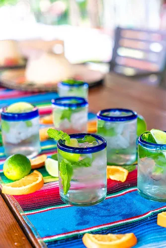 Miniatura 7 de Juego de 6 vasos soplados a mano (10 onzas) de México con borde azul cobalto, cristalería de vidrio de burbujas reciclada, rústica y hecha a mano